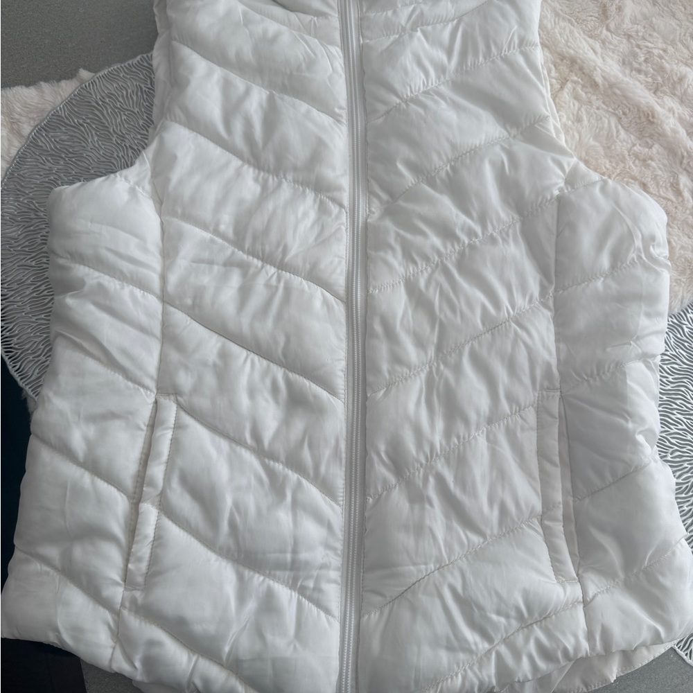 SO White Quilted Puffer Vest - Medium